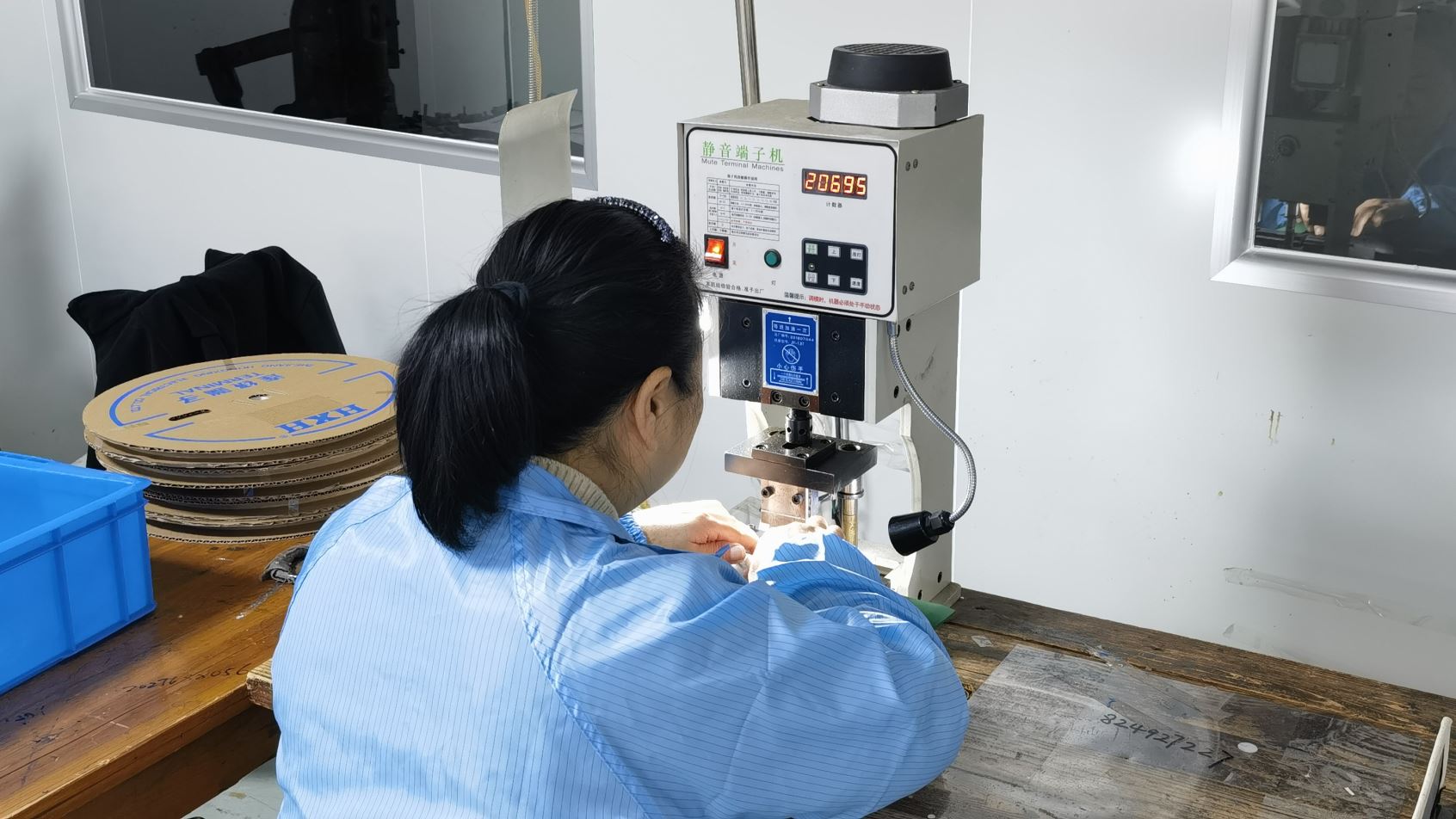 Connector Crimping Station
